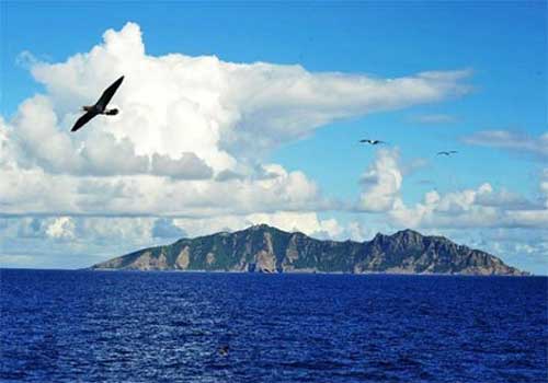 Quần[-]đảo[-]Nhật[-]Bản[-]gọi[-]là[-]Senkaku[-]Trung[-]Quốc[-]gọi[-]là[-]Điếu[-]Ngư[-]đang[-]diễn[-]ra[-]tranh[-]chấp[-]giữa[-]hai[-]nước.